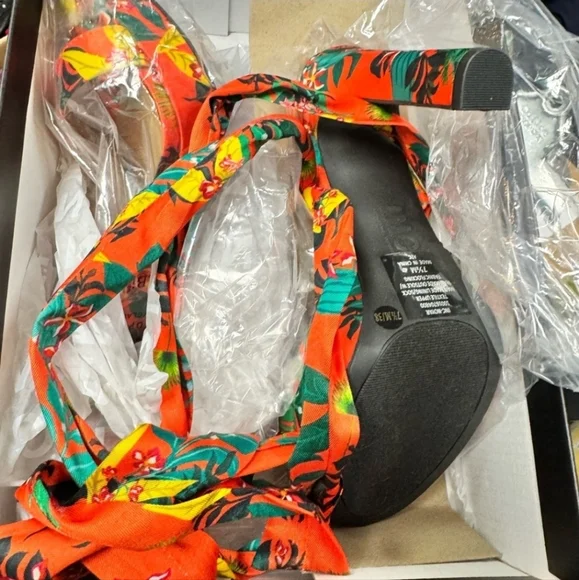 New in Box INC lace up orange floral sandal 5”pumps 1” platform . Size 7.5 - Picture 2 of 5